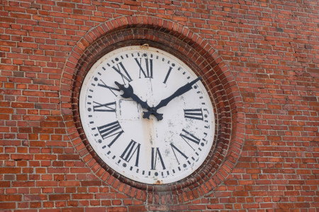 Erstmals kann am Tag des offenen Denkmals auch das Uhrwerk der Warnemünder Kirchturmuhr besichtigt werden.