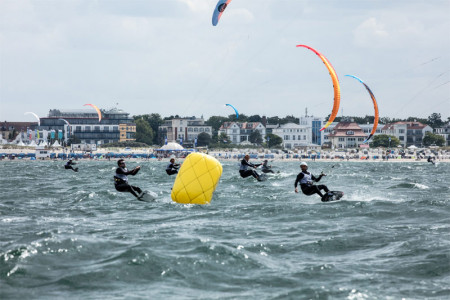 Morgen starten bei der 81. Warnemünder Woche die Finalrennen der Europameisterschaft der Kitesurfer.