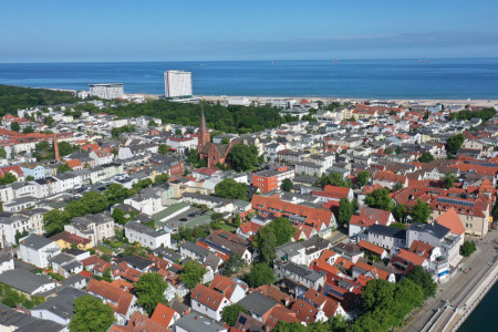 Das Sozialamt der Stadt Rostock sieht für Warnemünde und Diedrichshagen keinen Bedarf für ein Bürgerbegegnungszentrum und begründet dies mit den hier überwiegenden „einkommensstärkeren Haushalten“.