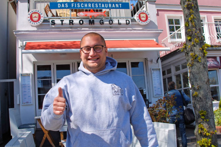 Abbes Badreddine ist Inhaber des Restaurants Stromgold am Alten Strom von Warnemünde und seit April auch Strandbewirtschafter. Das sieht er als Ausgleich.