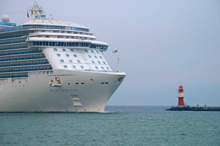 Die "Royal Princess" ist in diesem Jahr das größte Kreuzfahrtschiff in Warnemünde.