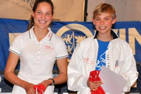 Hannah Anderssohn und Lennart Kuß vom Warnemünder Segel-Club e.V. wurden für ihre Erfolge in der Segelsaison ausgezeichnet.