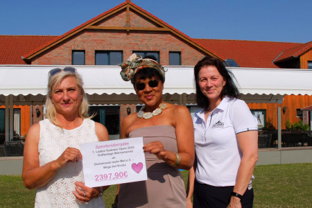 Treffen sich zur Spendenübergabe auf der Golfanlage Warnemünde: Petra Westphal, Jacqueline Boulanger und Andrea Koch (v.l.)