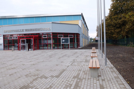Die neue Warnemünder Sporthalle wurde gestern an das Schul- und Sportamt der Stadt Rostock übergeben.