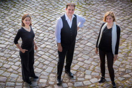 Am Sonnabend musizieren Elke Voigt, Clemens Heidrich und Juliane Gilbert (v.l.) als „tresonare“ in der Evangelischen Kirche Warnemünde.