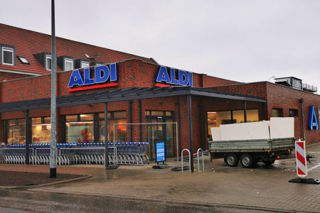 Seit Wochenbeginn wird der Aldi-Markt in der Warnemünder Lortzingstraße umgebaut.