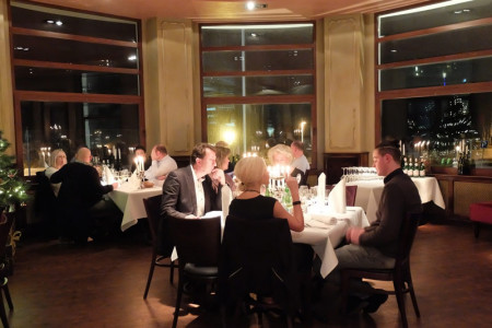 Das Format Wein & Dine im Kurhaus Warnemünde setzt auf Kulinarik in gepflegter Atmosphäre.