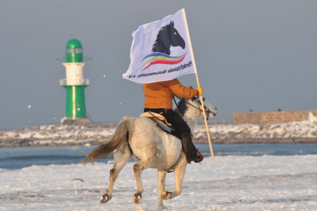 Reiterspiele am Strand beim 5. Warnemünder Wintervergnügen. Foto: Holger Martens