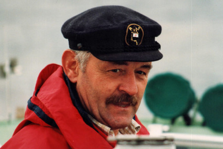 Wolfgang Rätzer wurde im November 1990 erster Vormann auf dem Seenotkreuzer "Vormann Jantzen". Das Schiff war eigentlich für die Station in Grömitz bestimmt.