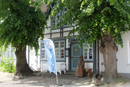 Das Heimatmuseum Warnemünde befindet sich in einem alten Fischerhaus in der Alexandrinenstraße 31.